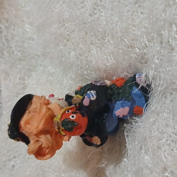 Halloween Witch Figurine with Pumpkins - Picture 5 of 9